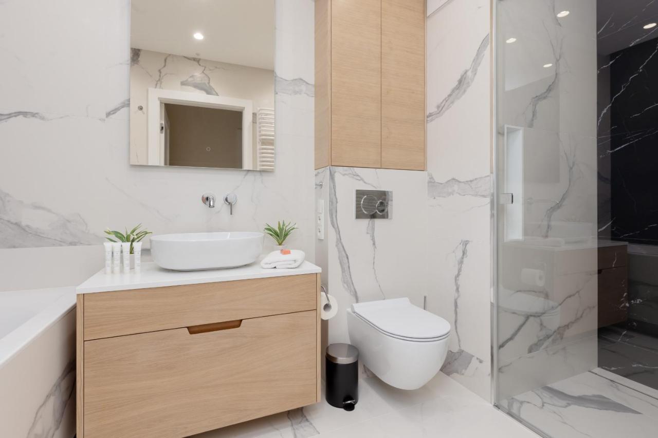 Deluxe Apartment Wronia 45 With Ac, Parking & Balcony By Renters Prestige Warszawa Zewnętrze zdjęcie